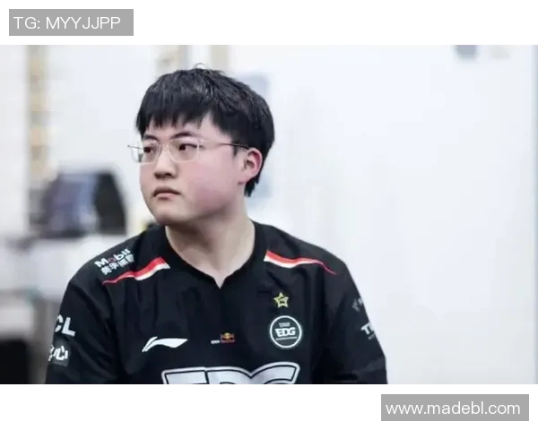 Uzi跨界携手足球巨星燃爆绿茵赛场共创电竞体育新传奇 Uzi跨界携手足球巨星燃爆绿茵赛场共创电竞体育新传奇